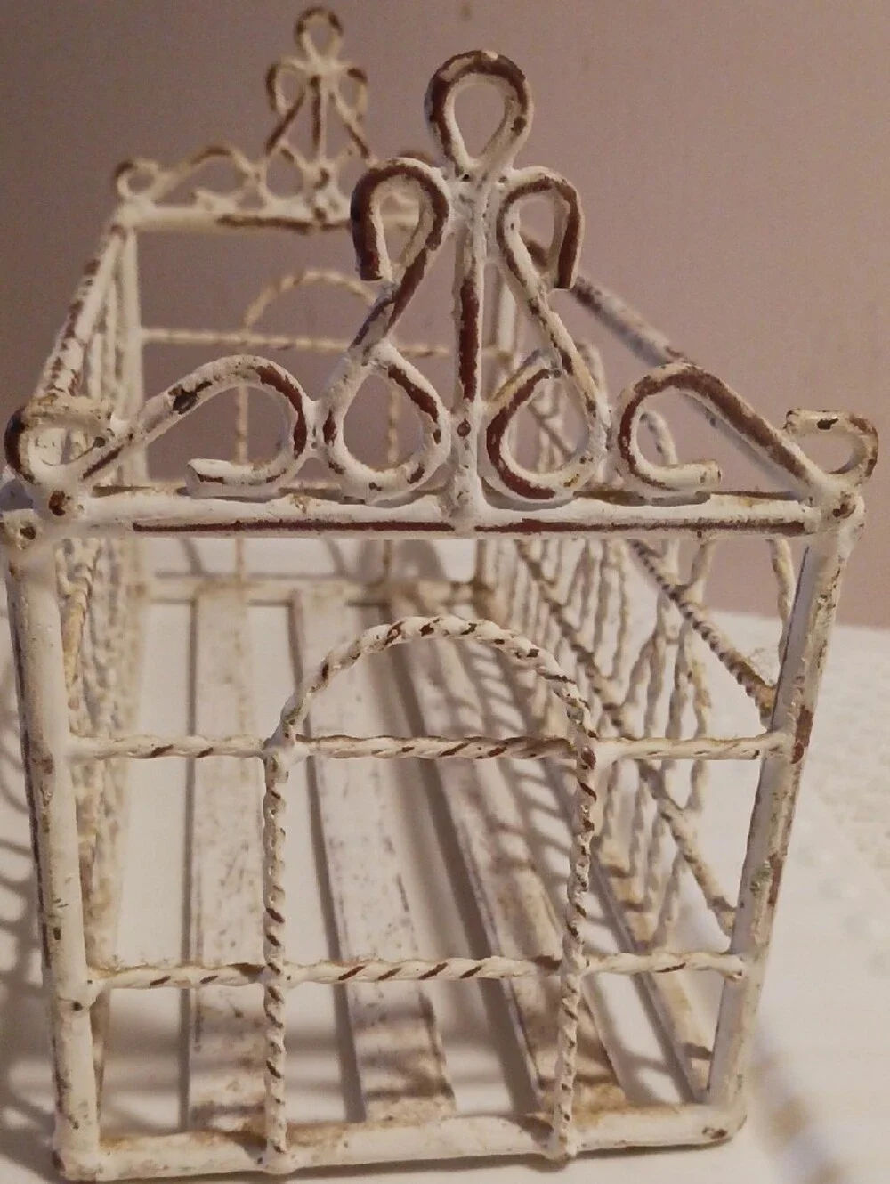 Vintage-Style White Metal Bath/Office/Room Caddy Organizer ⚜️